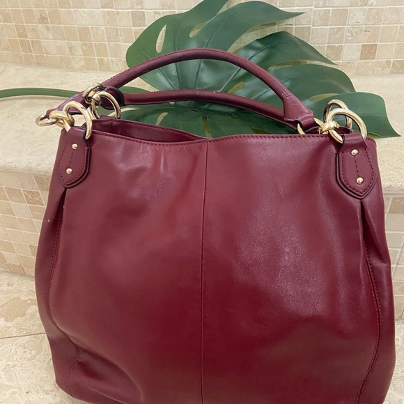 Over the shoulder, large coach bag. Burgundy beautiful has a little damage - Picture 3 of 4